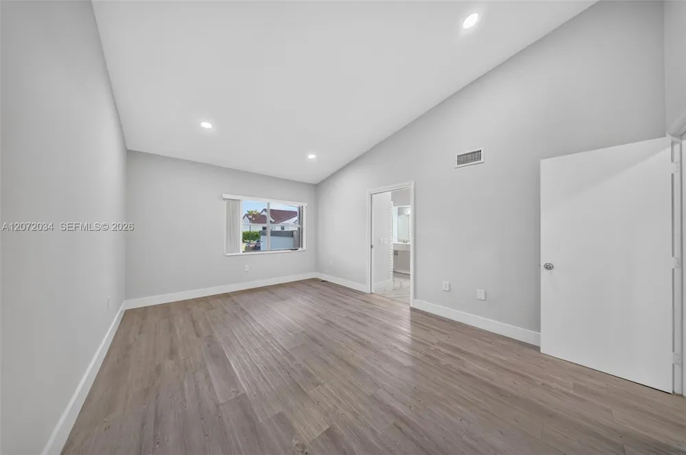 6637 NW 181st Ln Hialeah, FL 33015