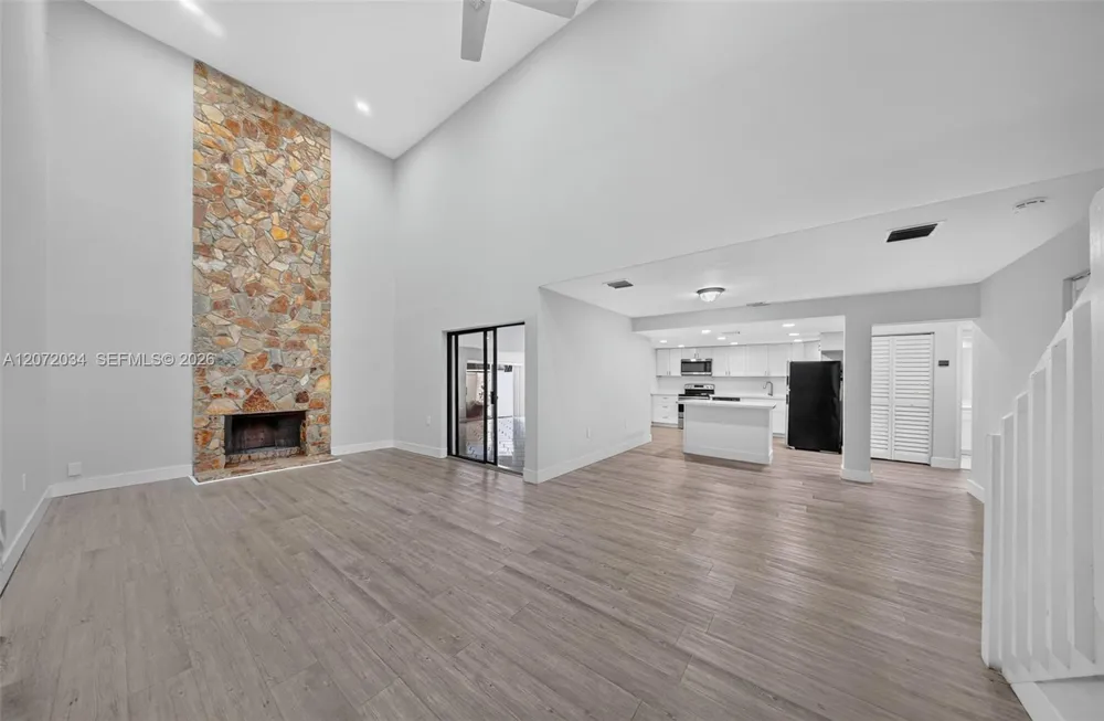 6637 NW 181st Ln Hialeah, FL 33015