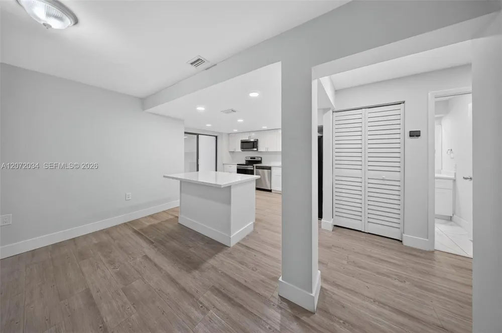 6637 NW 181st Ln Hialeah, FL 33015