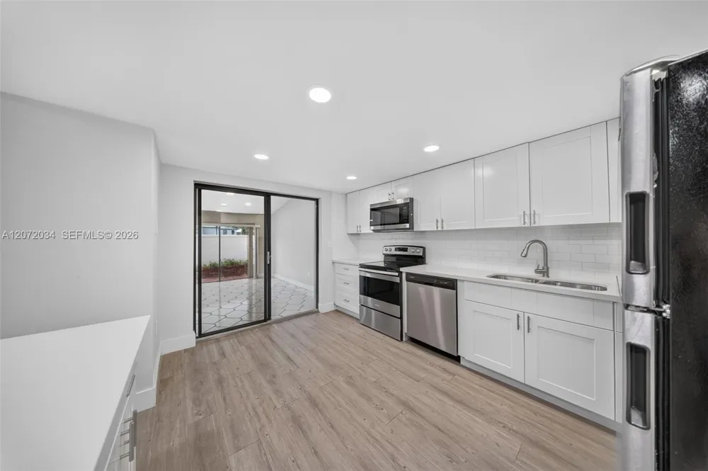 6637 NW 181st Ln Hialeah, FL 33015