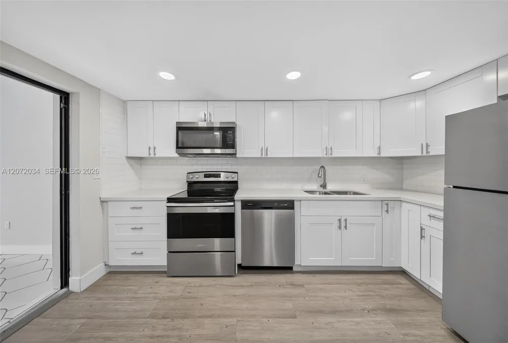 6637 NW 181st Ln Hialeah, FL 33015