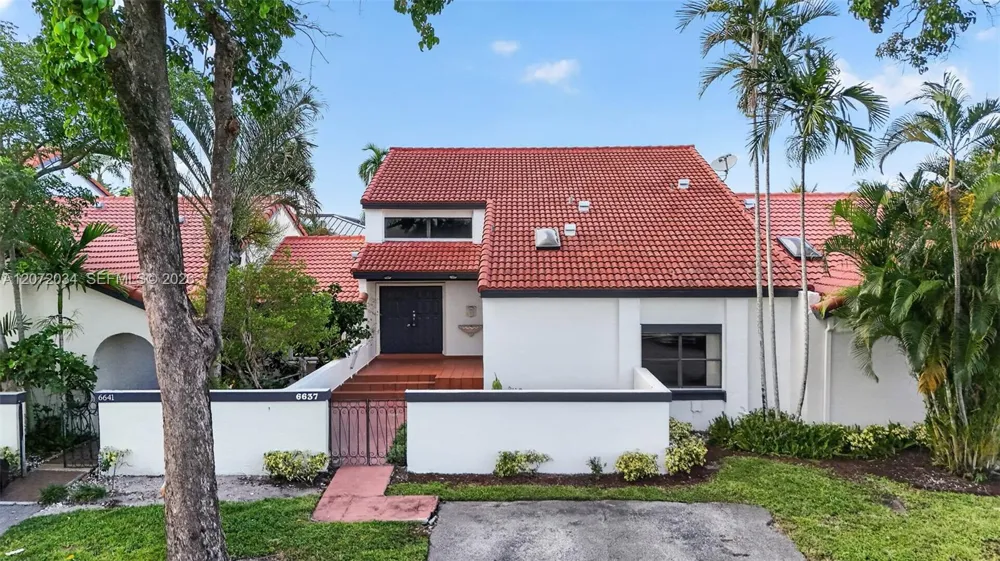 6637 NW 181st Ln Hialeah, FL 33015