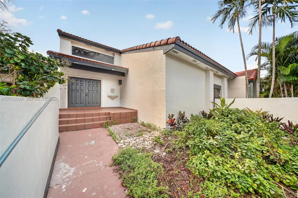 6637 NW 181st Ln Hialeah, FL 33015
