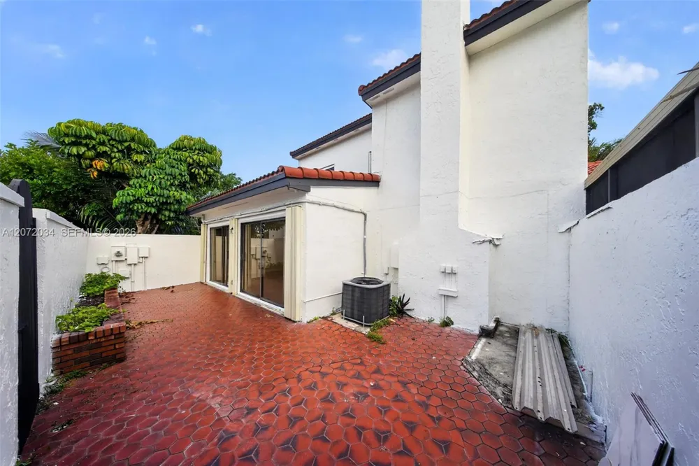 6637 NW 181st Ln Hialeah, FL 33015