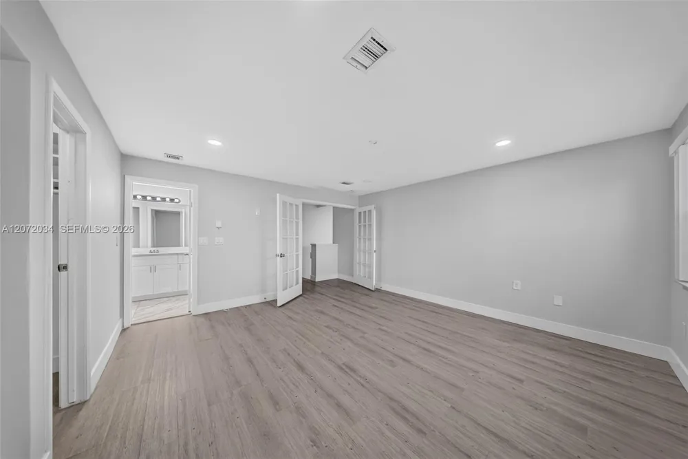 6637 NW 181st Ln Hialeah, FL 33015