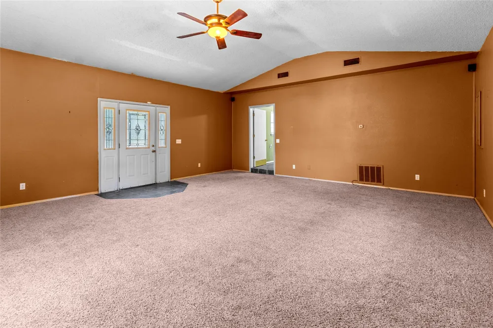 509 Sunset Strip Eufaula, OK 74432