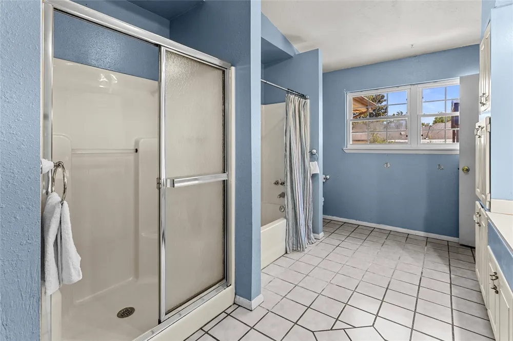 509 Sunset Strip Eufaula, OK 74432