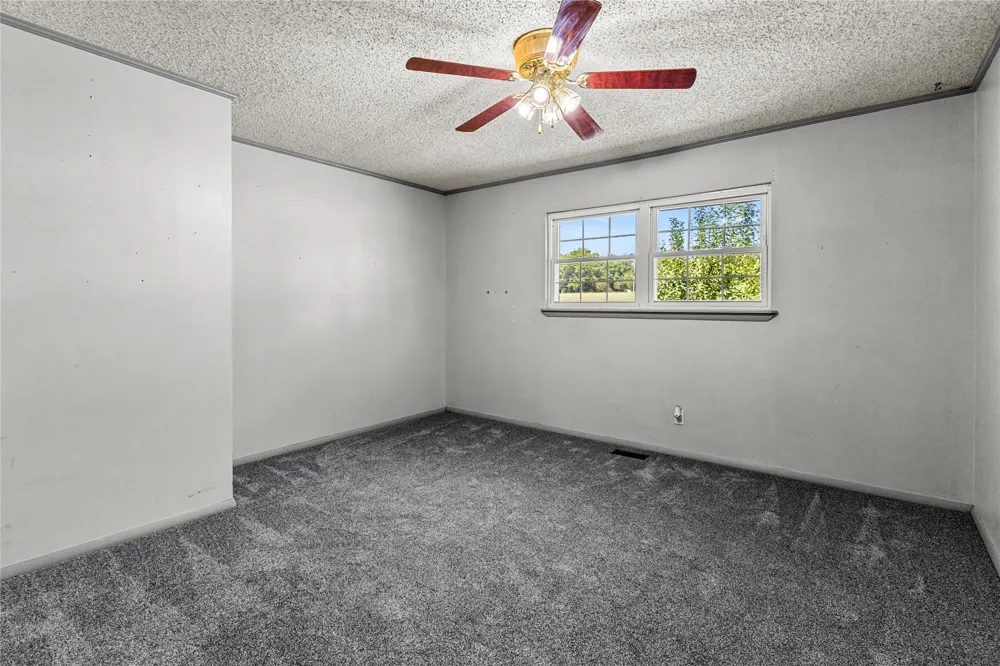 509 Sunset Strip Eufaula, OK 74432