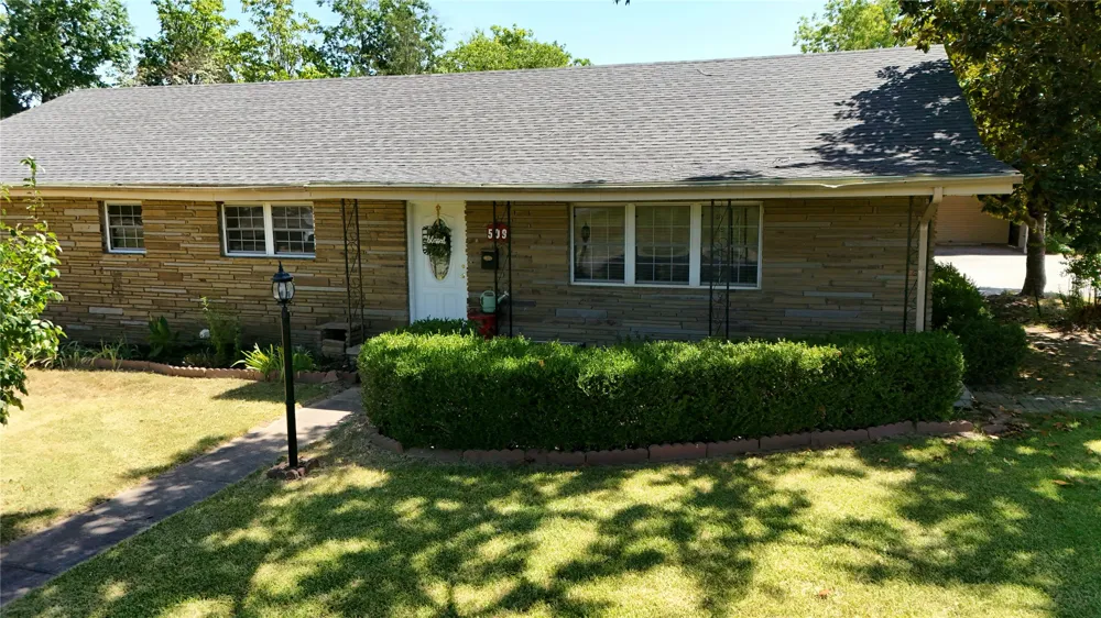 509 Sunset Strip Eufaula, OK 74432