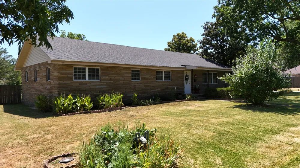 509 Sunset Strip Eufaula, OK 74432