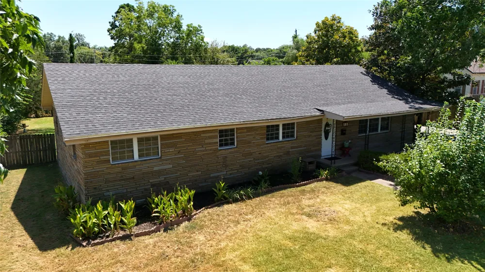 509 Sunset Strip Eufaula, OK 74432