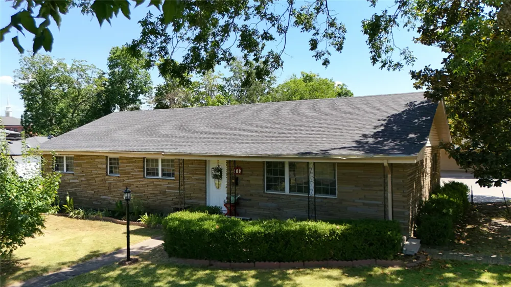 509 Sunset Strip Eufaula, OK 74432