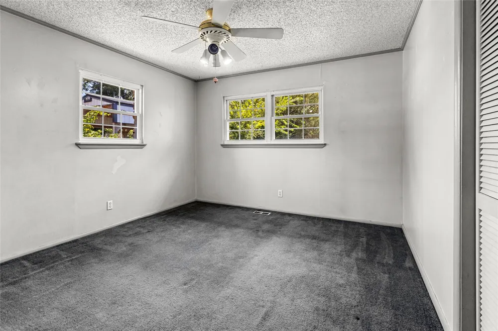 509 Sunset Strip Eufaula, OK 74432