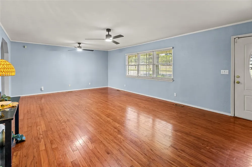 509 Sunset Strip Eufaula, OK 74432
