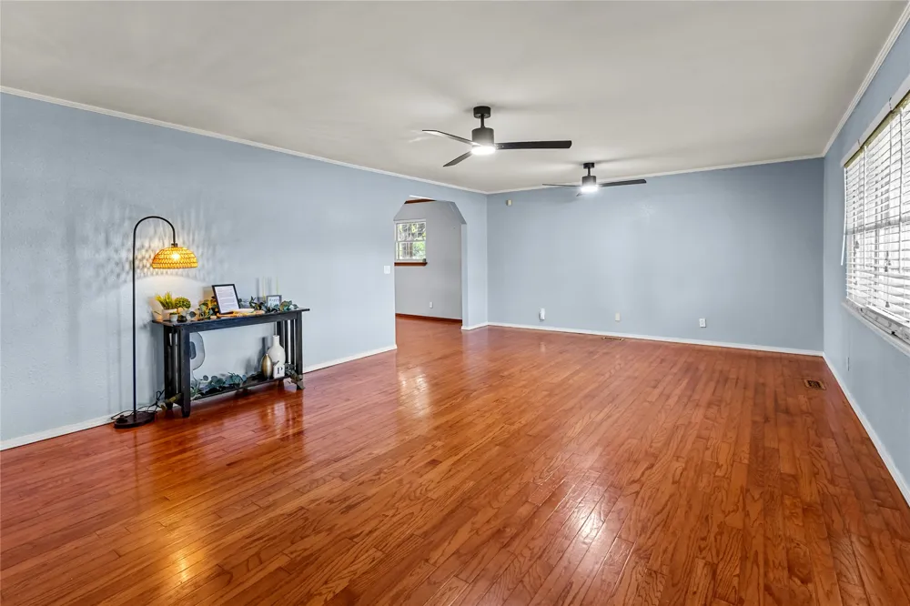 509 Sunset Strip Eufaula, OK 74432