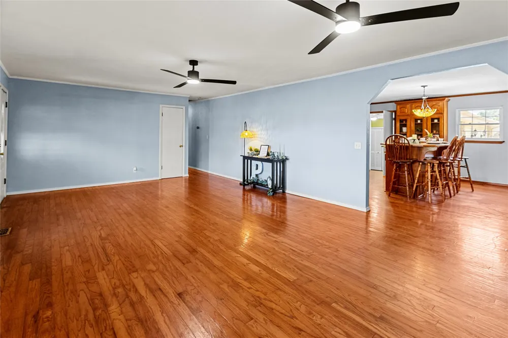 509 Sunset Strip Eufaula, OK 74432