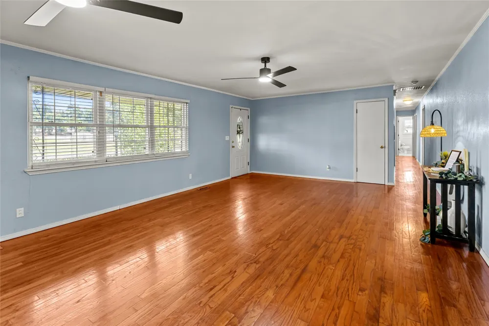 509 Sunset Strip Eufaula, OK 74432