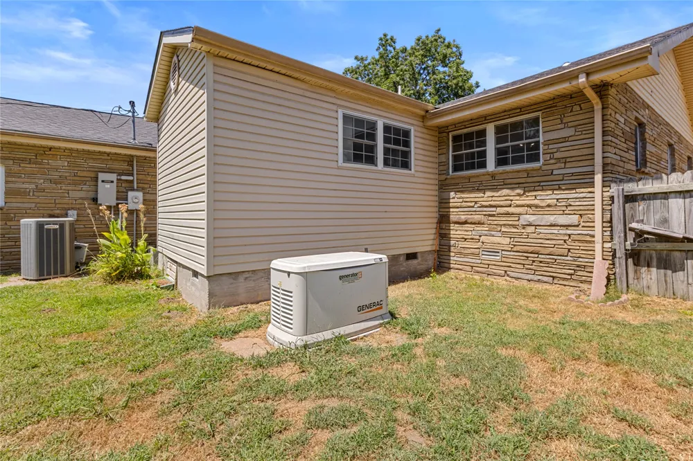 509 Sunset Strip Eufaula, OK 74432