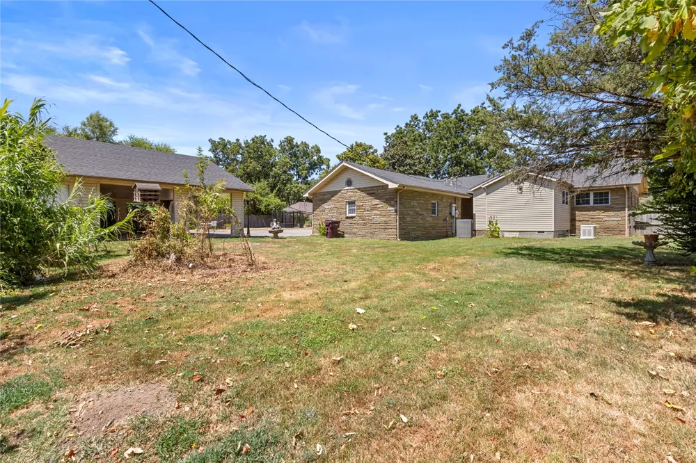 509 Sunset Strip Eufaula, OK 74432
