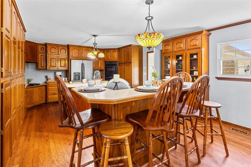 509 Sunset Strip Eufaula, OK 74432