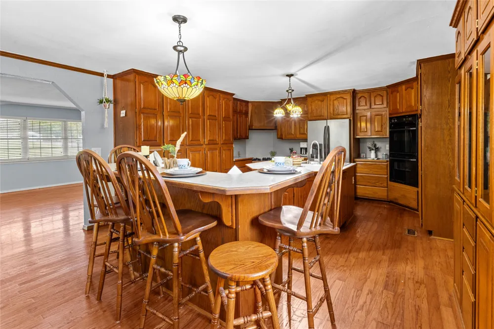 509 Sunset Strip Eufaula, OK 74432