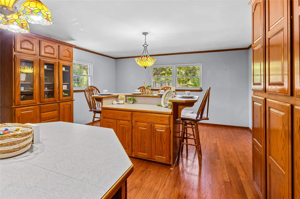 509 Sunset Strip Eufaula, OK 74432