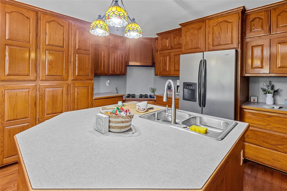 509 Sunset Strip Eufaula, OK 74432