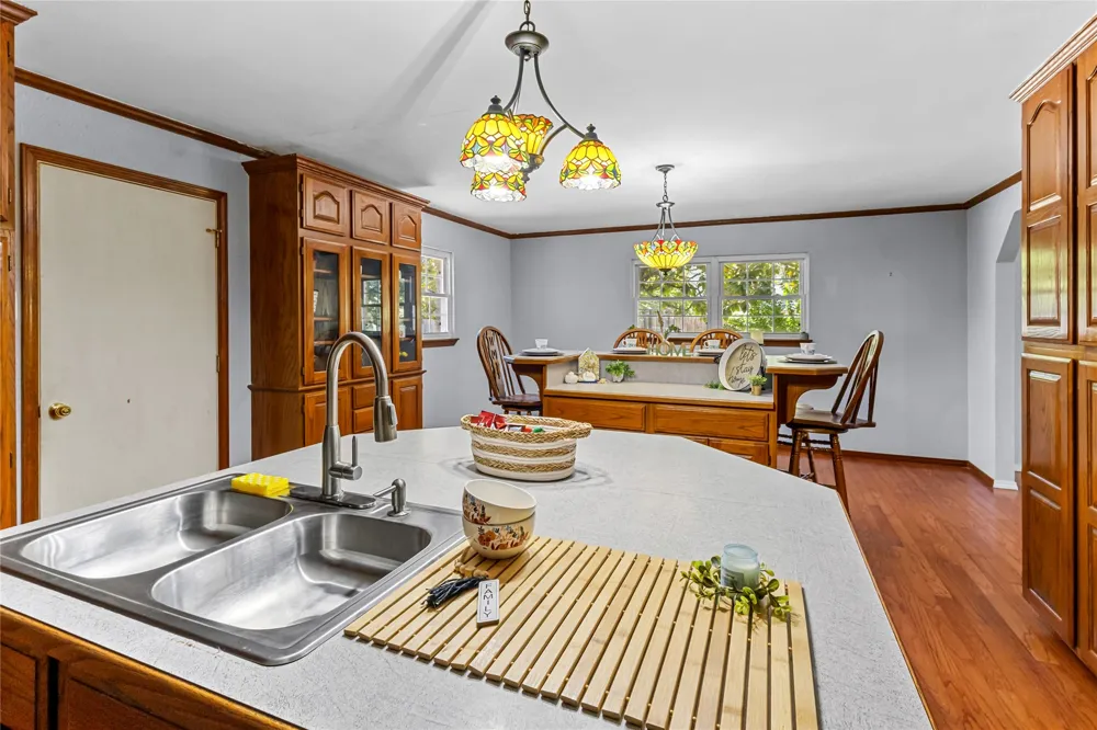509 Sunset Strip Eufaula, OK 74432
