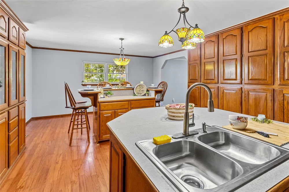 509 Sunset Strip Eufaula, OK 74432
