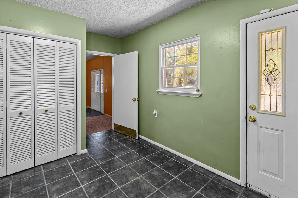 509 Sunset Strip Eufaula, OK 74432