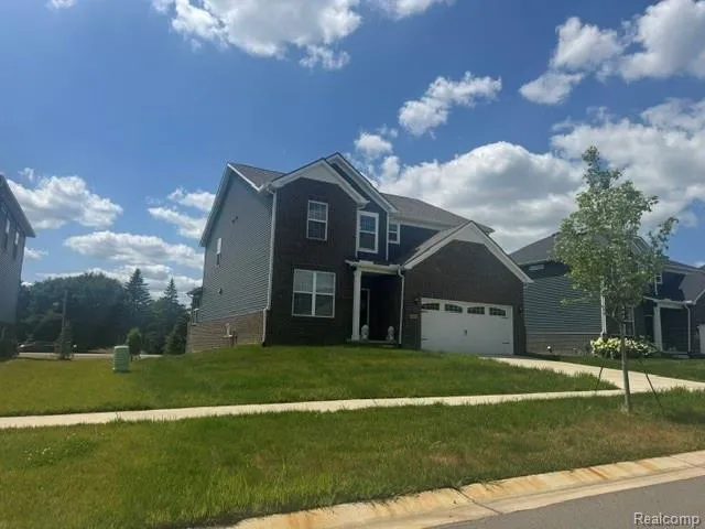 2882 Trillium Hills Drive Commerce Charter Township, MI 48382