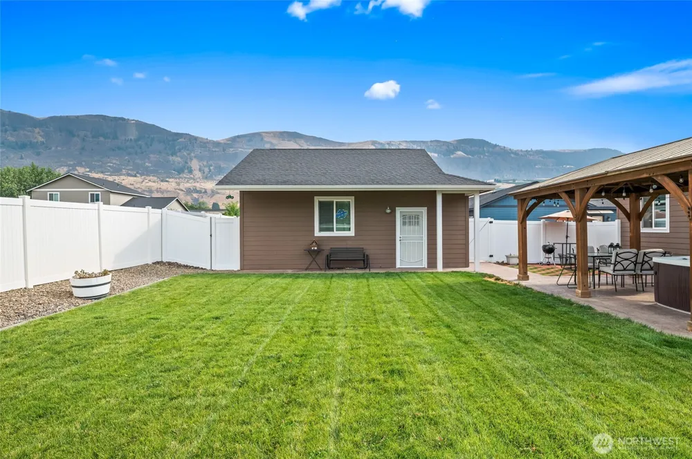 57 Margaux Loop Malaga, WA 98828
