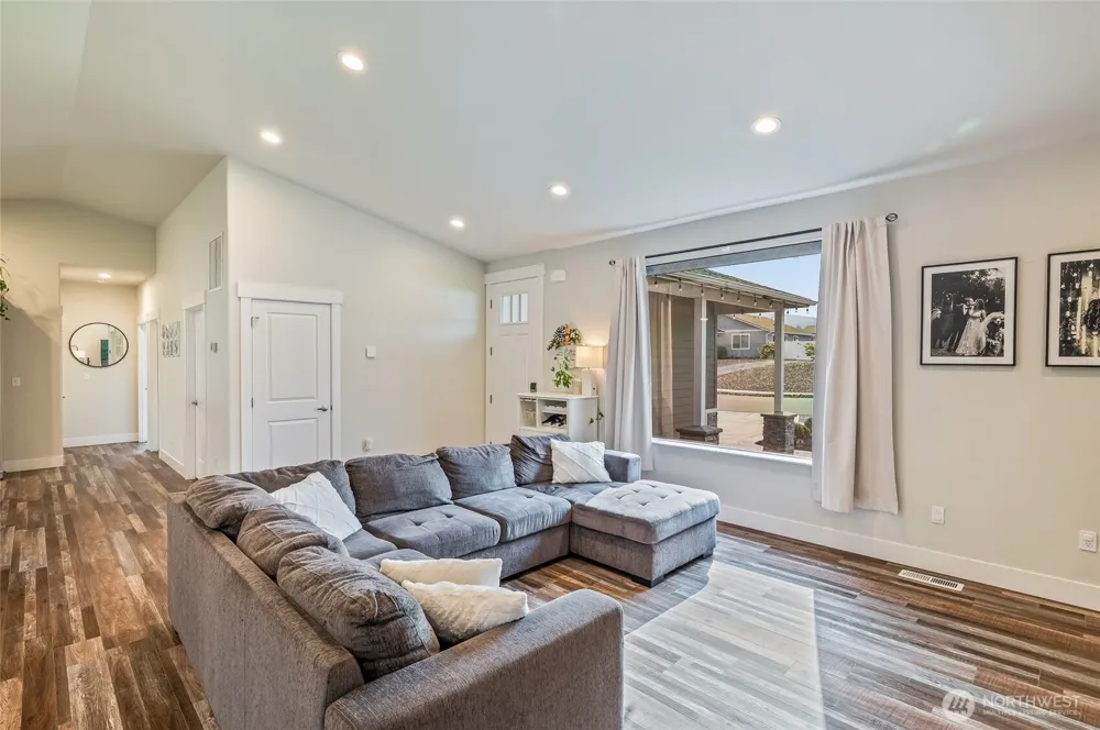 57 Margaux Loop Malaga, WA 98828