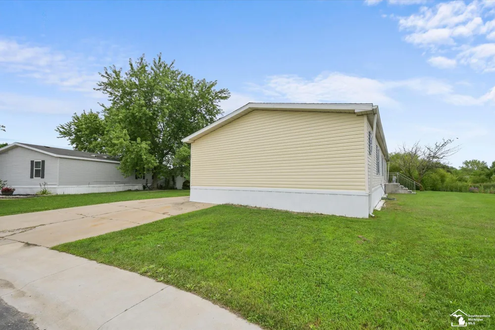 584 PINE TREE COURT Monroe Charter Township, MI 48162