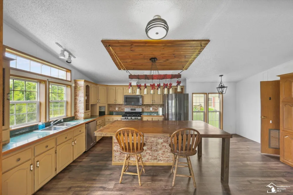 584 PINE TREE COURT Monroe Charter Township, MI 48162