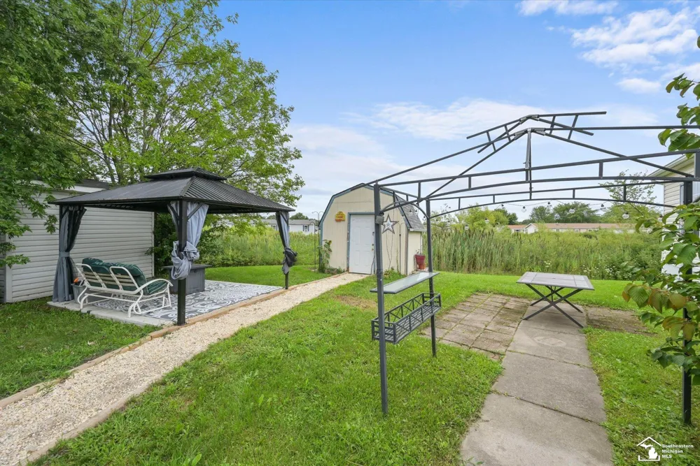 584 PINE TREE COURT Monroe Charter Township, MI 48162