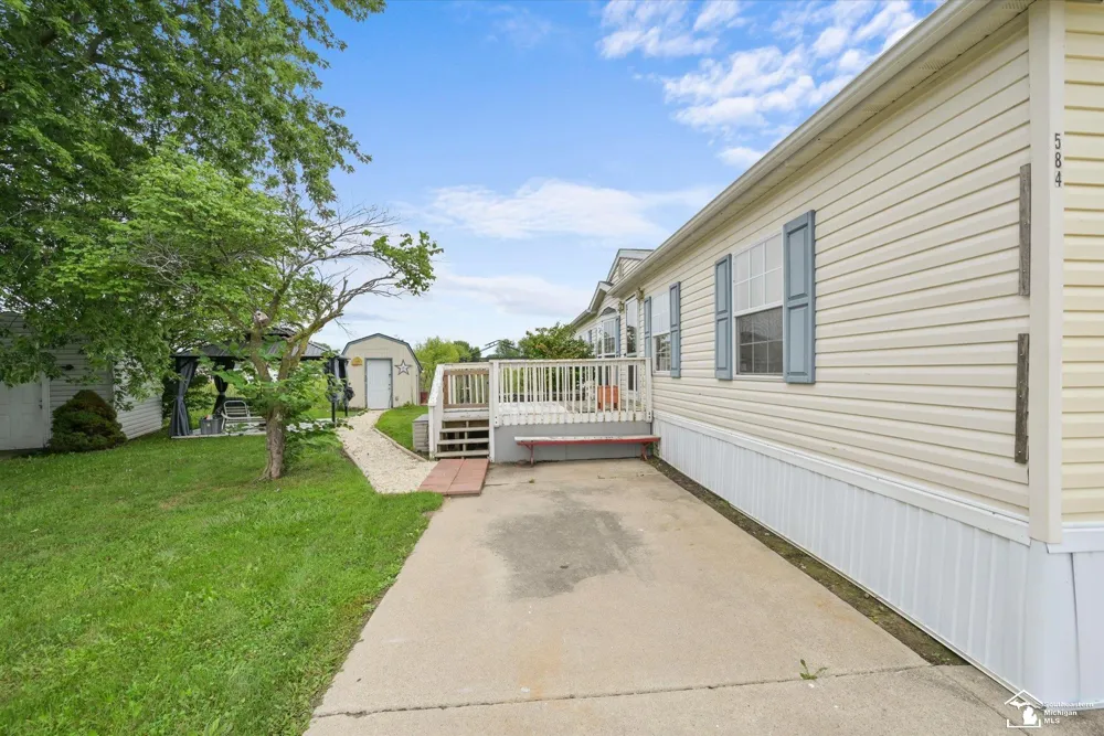 584 PINE TREE COURT Monroe Charter Township, MI 48162