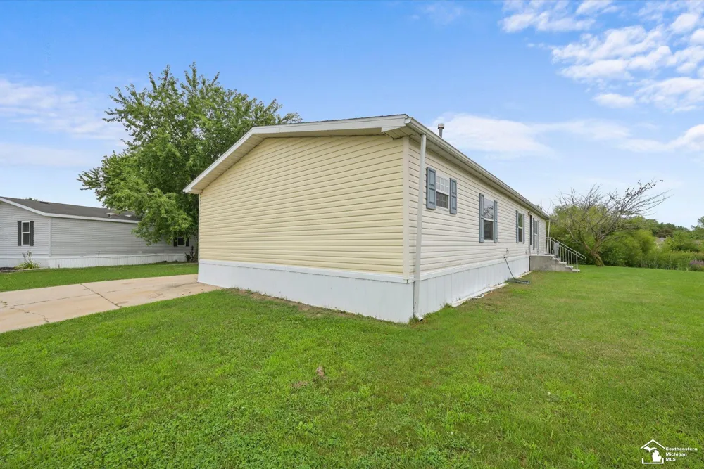 584 PINE TREE COURT Monroe Charter Township, MI 48162