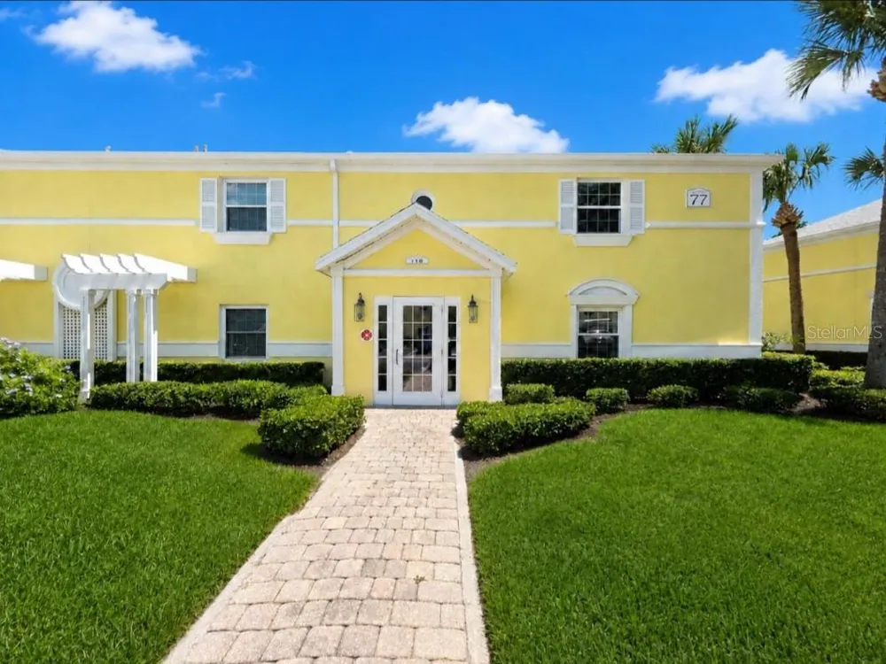 118 POMPANO DRIVE SE #B St Petersburg, FL 33705