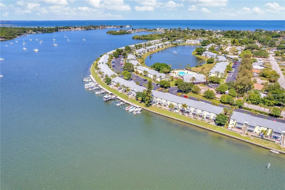 118 POMPANO DRIVE SE #B St Petersburg, FL 33705