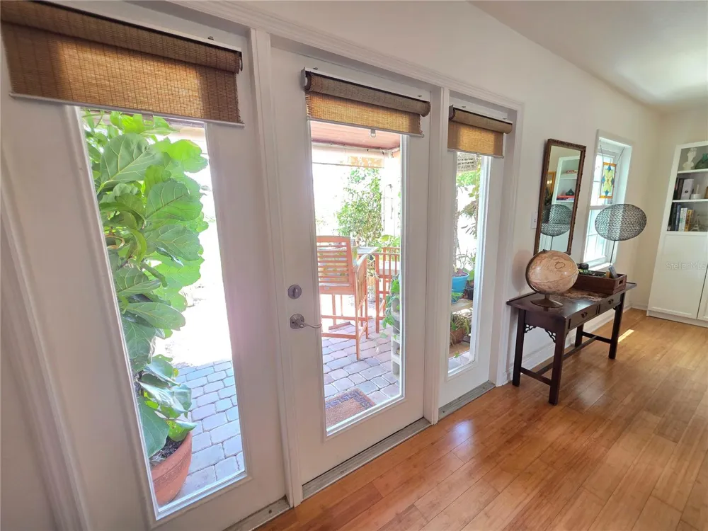 118 POMPANO DRIVE SE #B St Petersburg, FL 33705