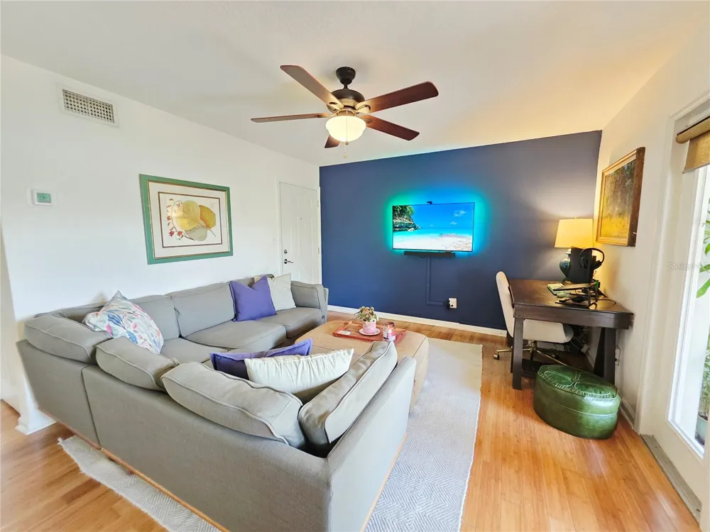 118 POMPANO DRIVE SE #B St Petersburg, FL 33705