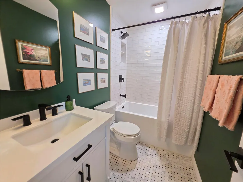 118 POMPANO DRIVE SE #B St Petersburg, FL 33705