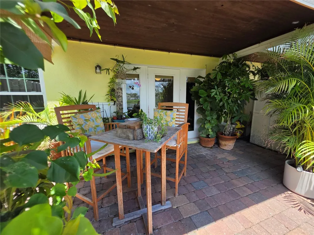 118 POMPANO DRIVE SE #B St Petersburg, FL 33705