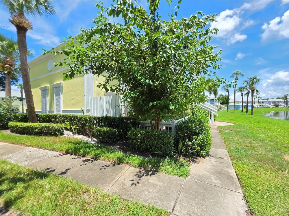 118 POMPANO DRIVE SE #B St Petersburg, FL 33705