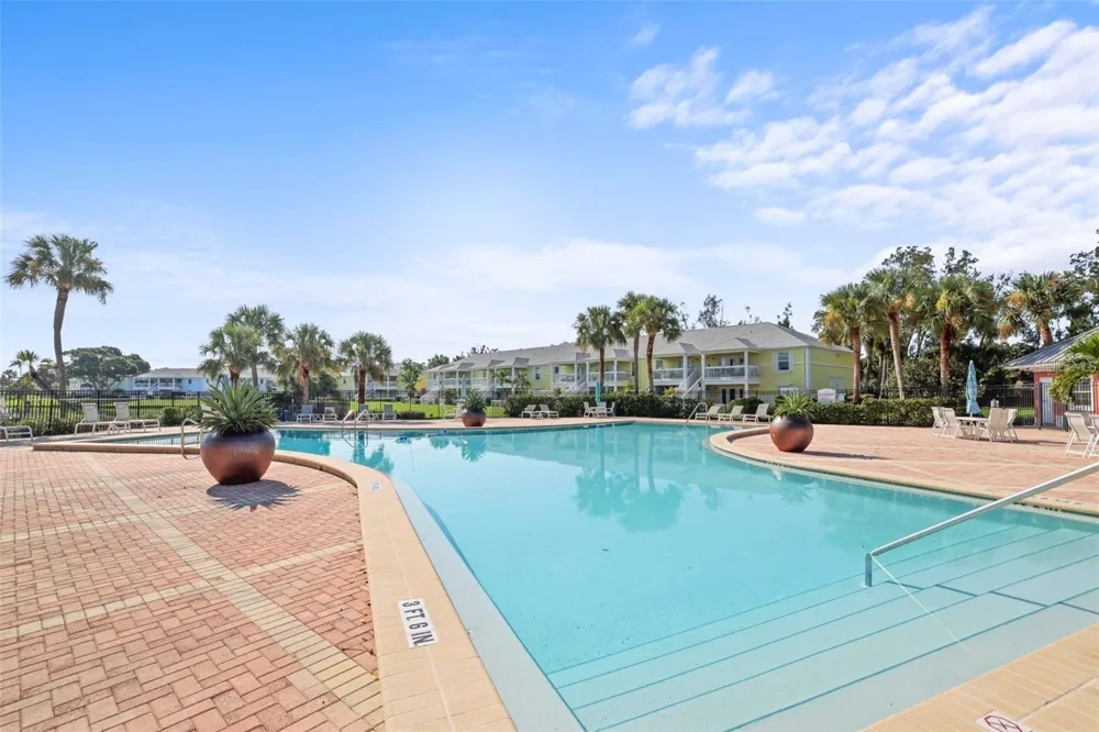 118 POMPANO DRIVE SE #B St Petersburg, FL 33705