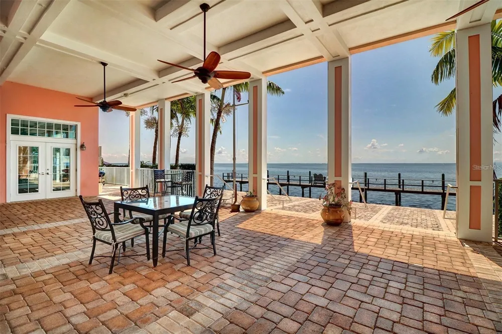 118 POMPANO DRIVE SE #B St Petersburg, FL 33705