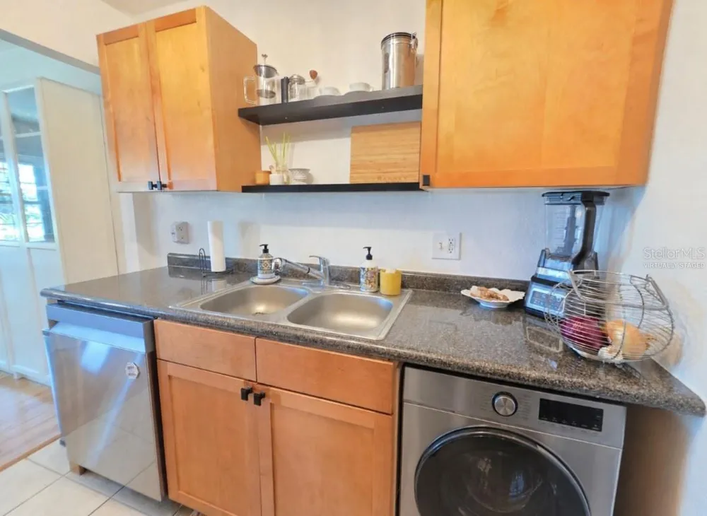 118 POMPANO DRIVE SE #B St Petersburg, FL 33705