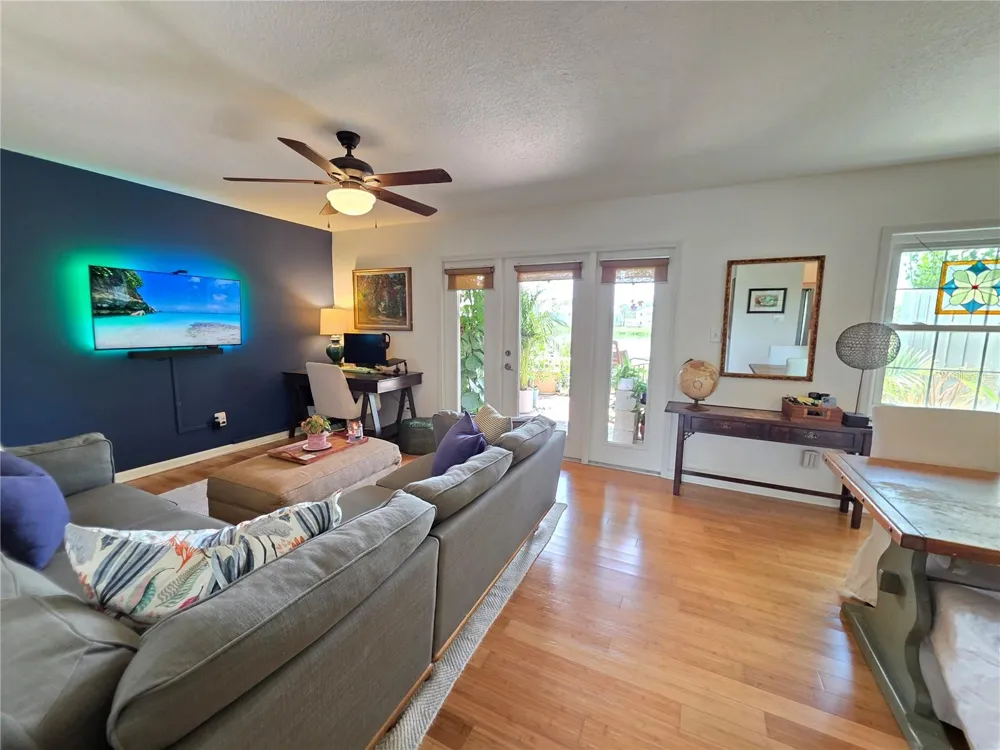 118 POMPANO DRIVE SE #B St Petersburg, FL 33705
