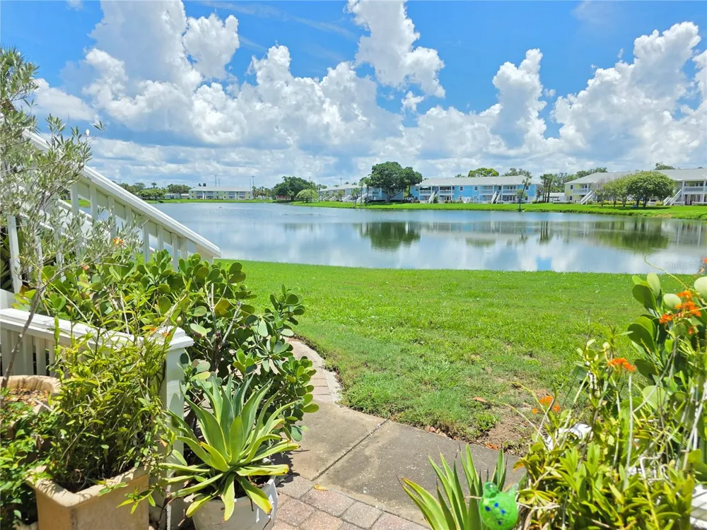 118 POMPANO DRIVE SE #B St Petersburg, FL 33705
